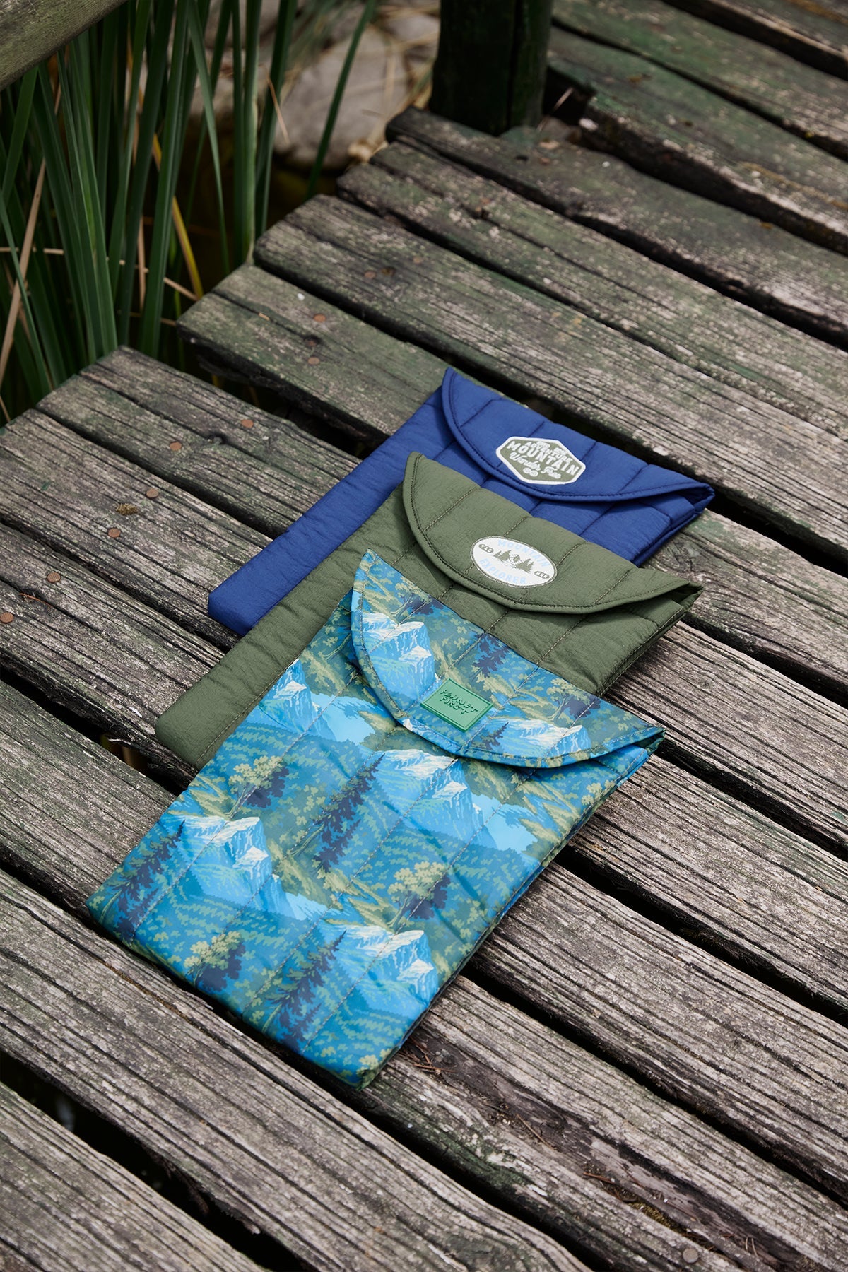 Mountain Explorer Puffer Laptop Case - Haki