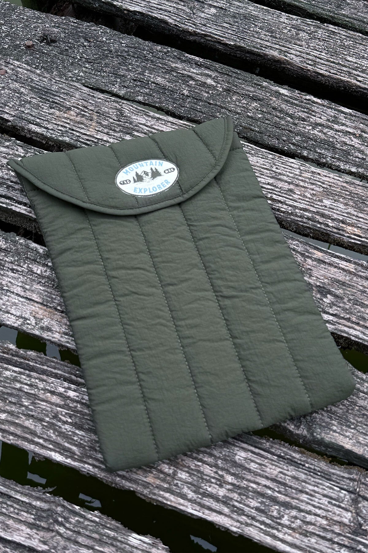 Mountain Explorer Puffer Laptop Case - Haki