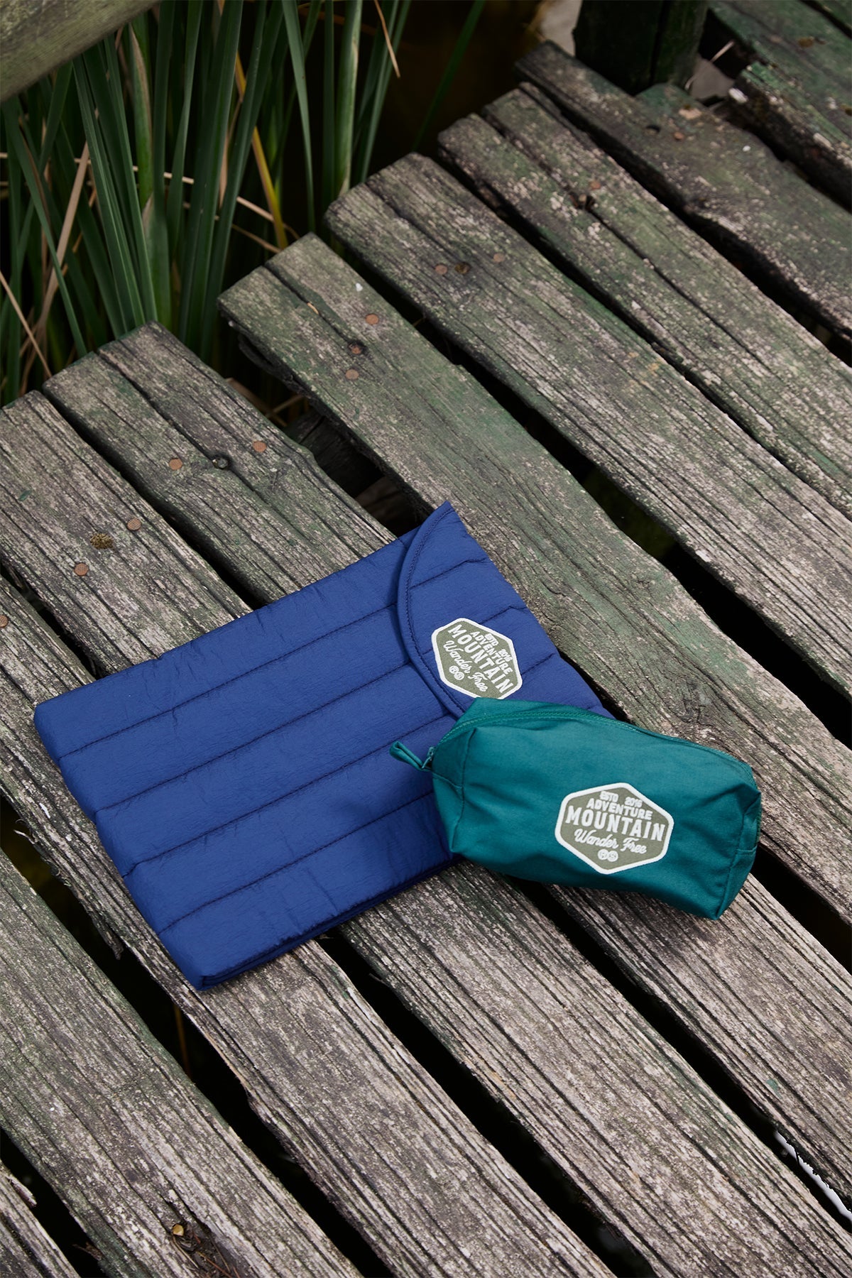 Mountain Wanderer Puffer Laptop Case - Lacivert