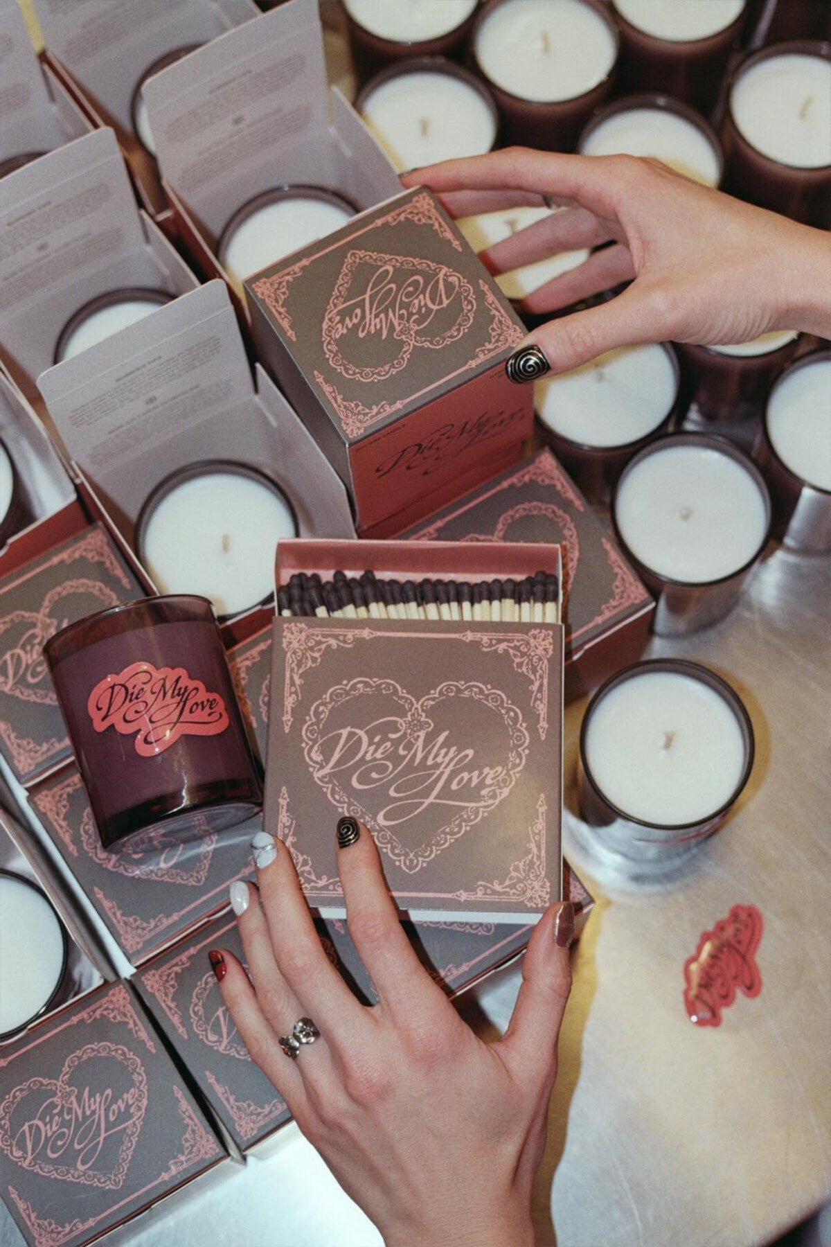 Die My Love Giant Kibrit Kutusu