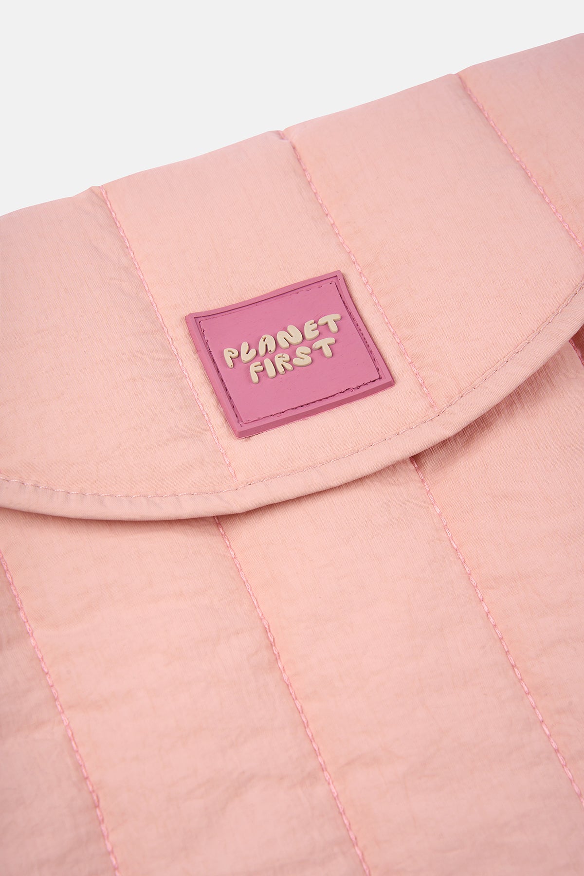 Planet First Puffer Laptop Case - Pembe
